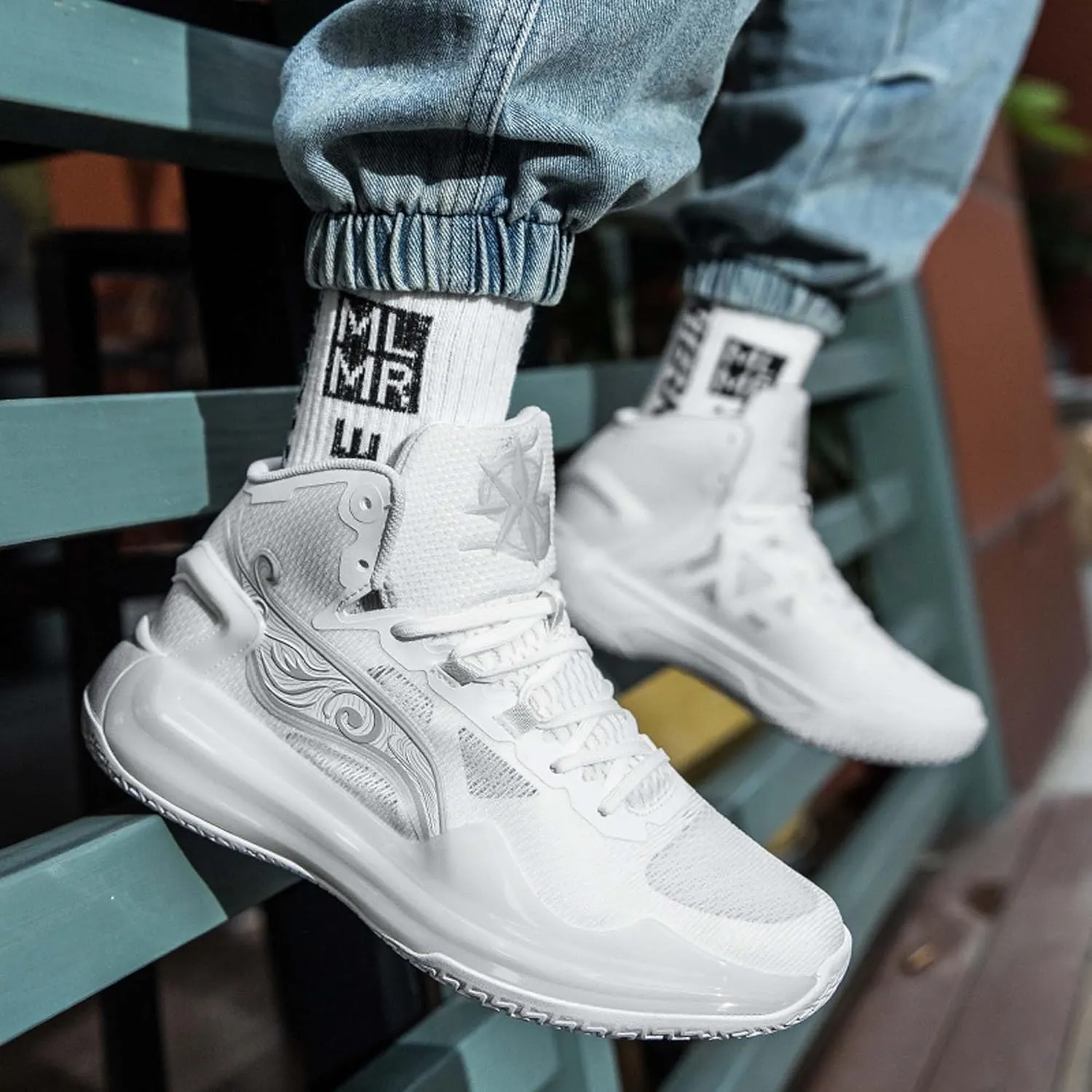 Men and Women Comfortable and Breathable Basketball Sneakers mid Top Lace Up Non Slip Running Shoes Lightweight Carrying Casual Sneakers Durable Fitness Training Shoes