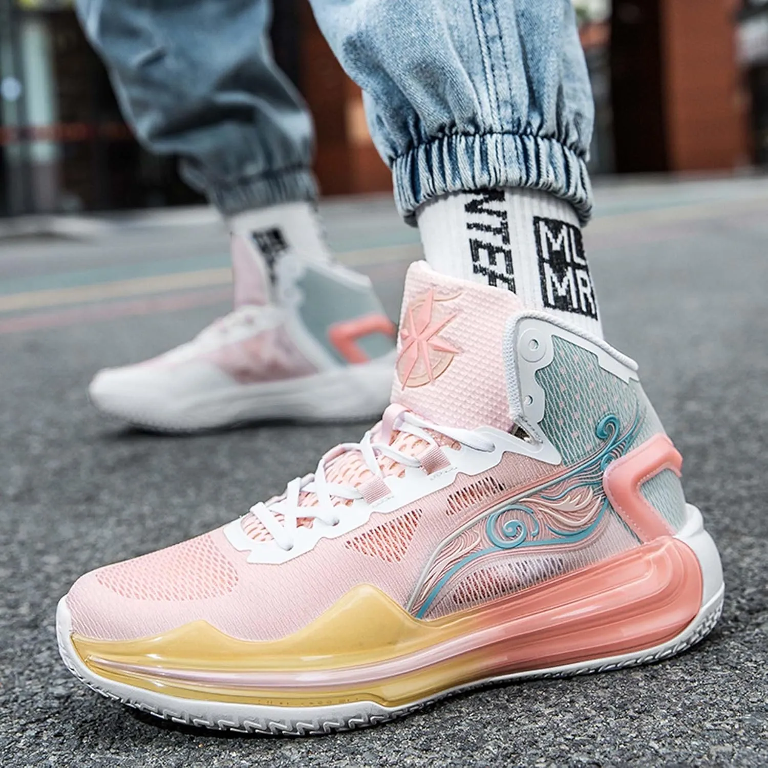 Men and Women Comfortable and Breathable Basketball Sneakers mid Top Lace Up Non Slip Running Shoes Lightweight Carrying Casual Sneakers Durable Fitness Training Shoes