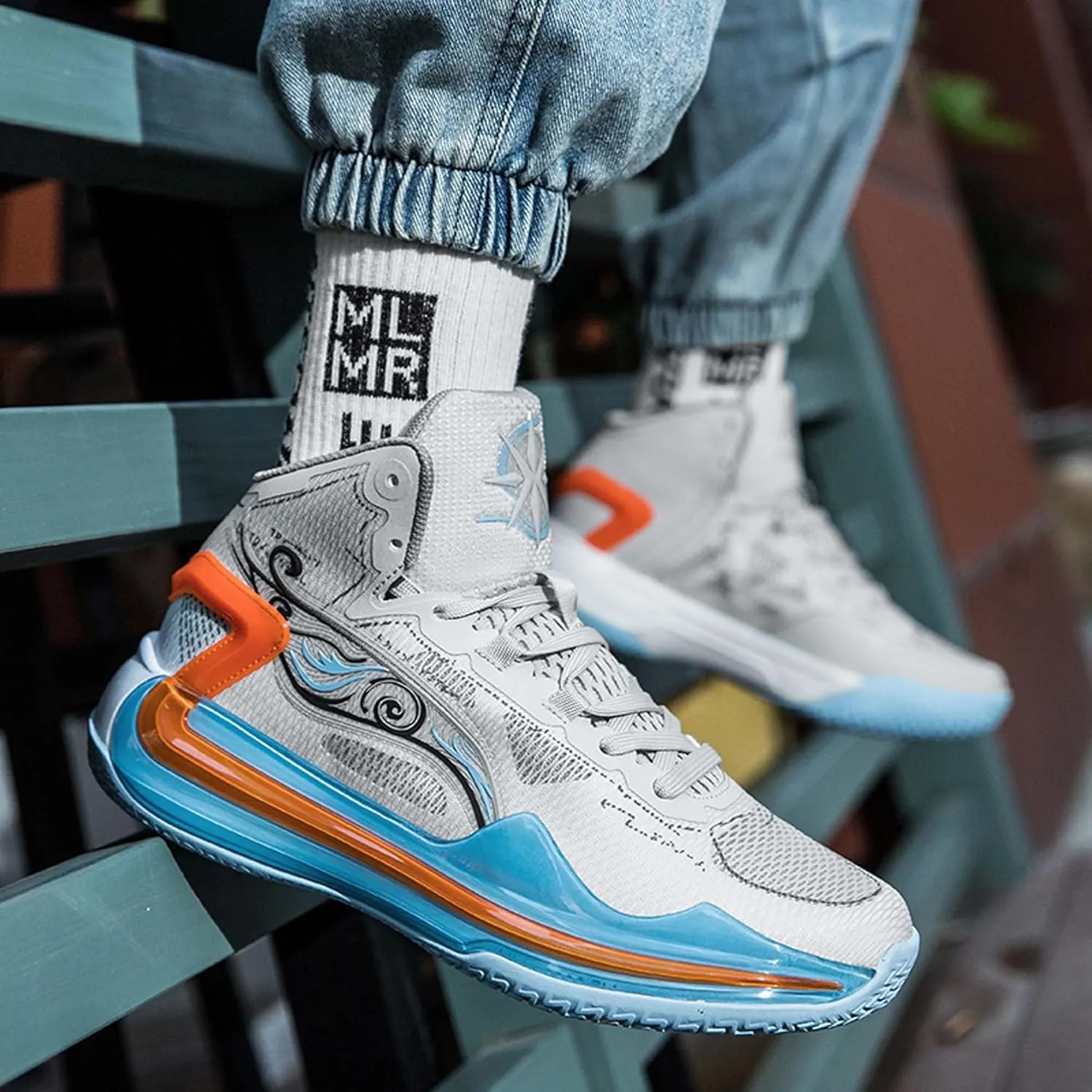 Men and Women Comfortable and Breathable Basketball Sneakers mid Top Lace Up Non Slip Running Shoes Lightweight Carrying Casual Sneakers Durable Fitness Training Shoes