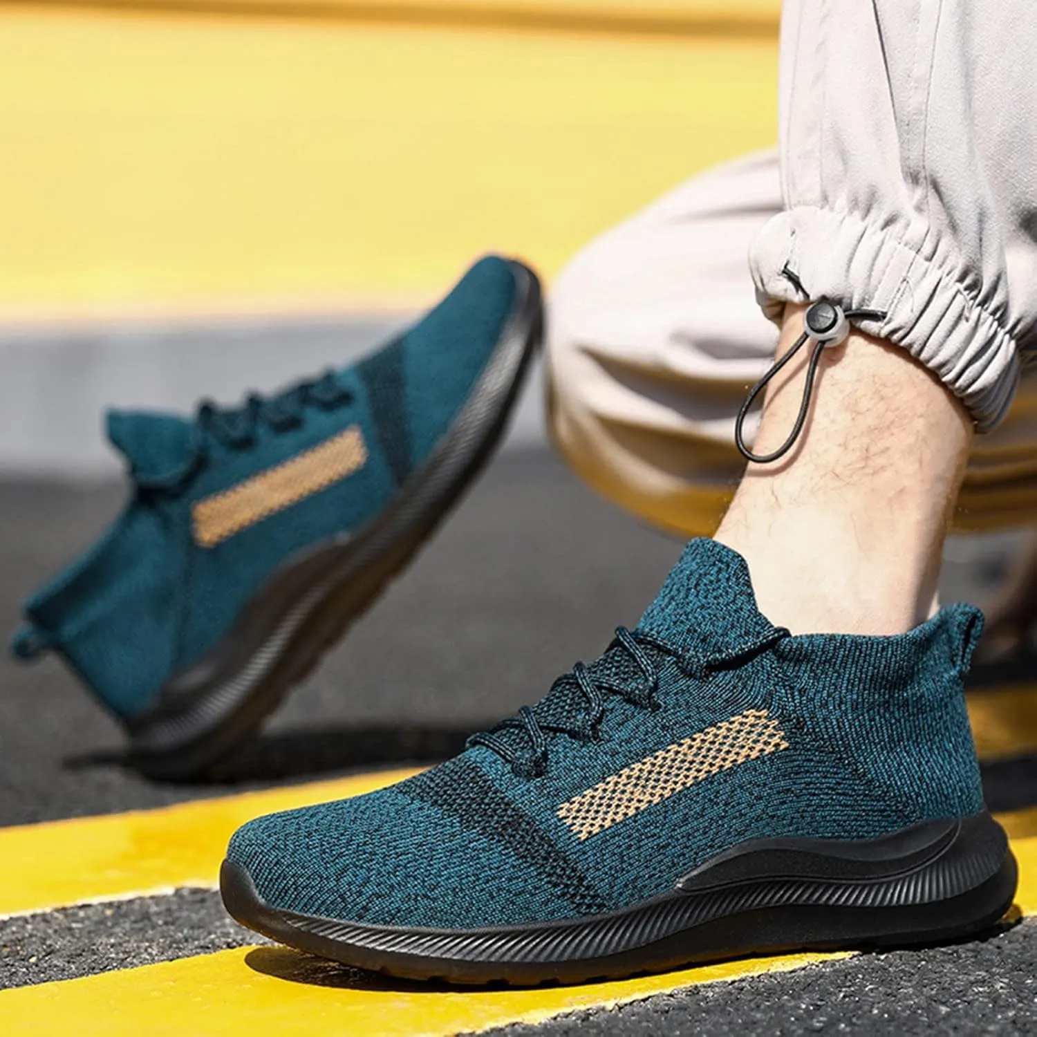 Men's Breathable Sock Shoes Fashion Fly Woven Mesh Sports Shoes Lightweight Workout Shoe Athletic Gym Sneakers