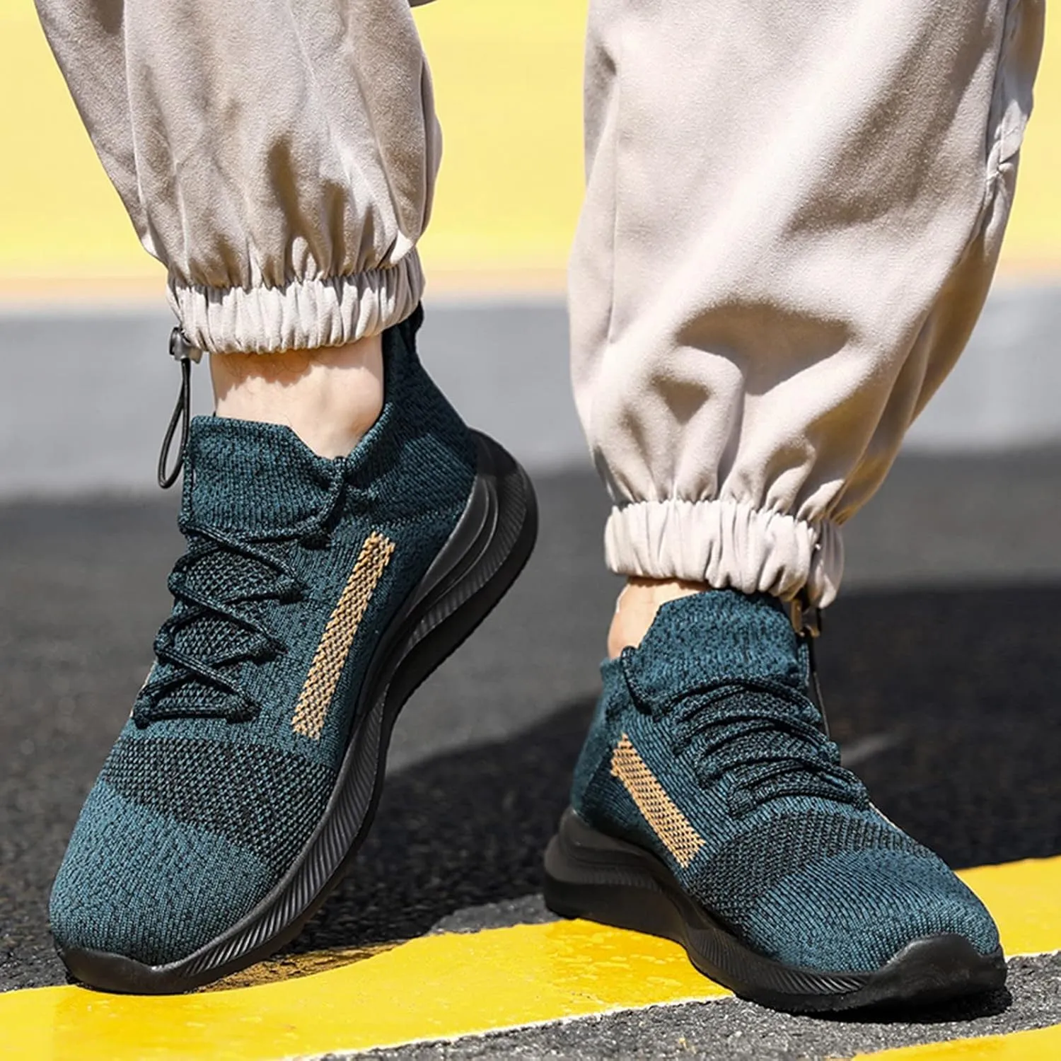 Men's Breathable Sock Shoes Fashion Fly Woven Mesh Sports Shoes Lightweight Workout Shoe Athletic Gym Sneakers