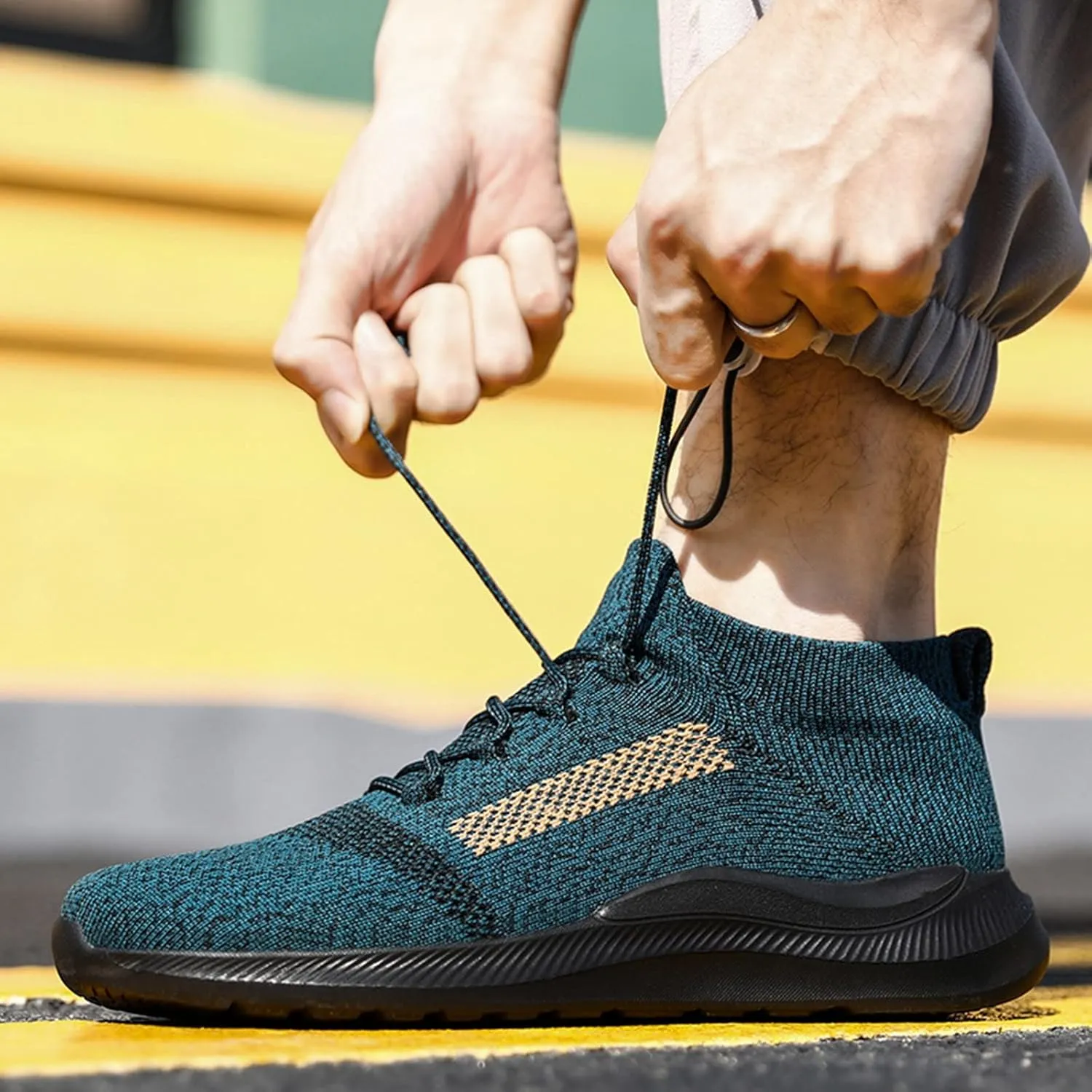Men's Breathable Sock Shoes Fashion Fly Woven Mesh Sports Shoes Lightweight Workout Shoe Athletic Gym Sneakers