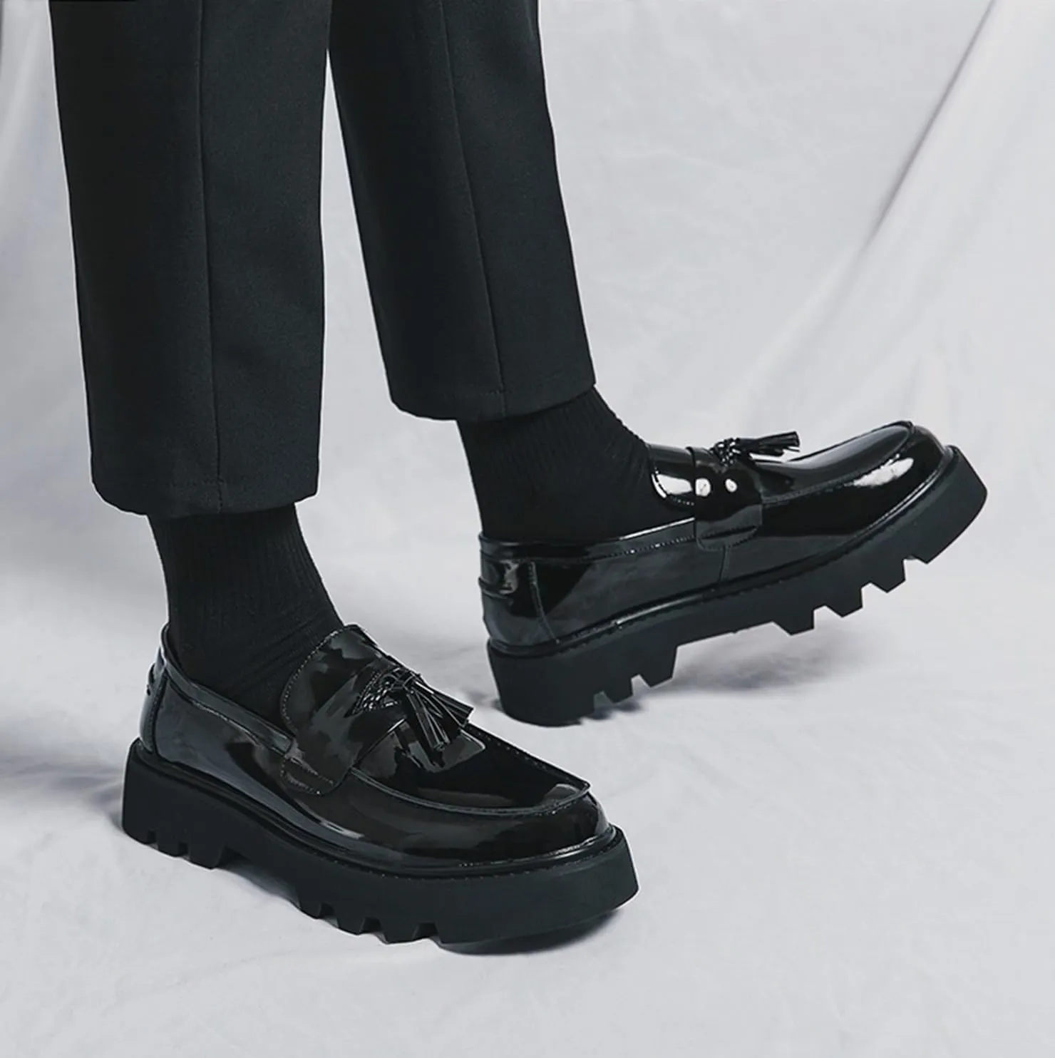Mens Leather Slip-On Chunky Tassel Loafer Shoes Fashion Comfortable Round Toe Low Top Outdoor Walking Lug Sole Non-Slip Penny Loafers Business Dress Shoes for Men
