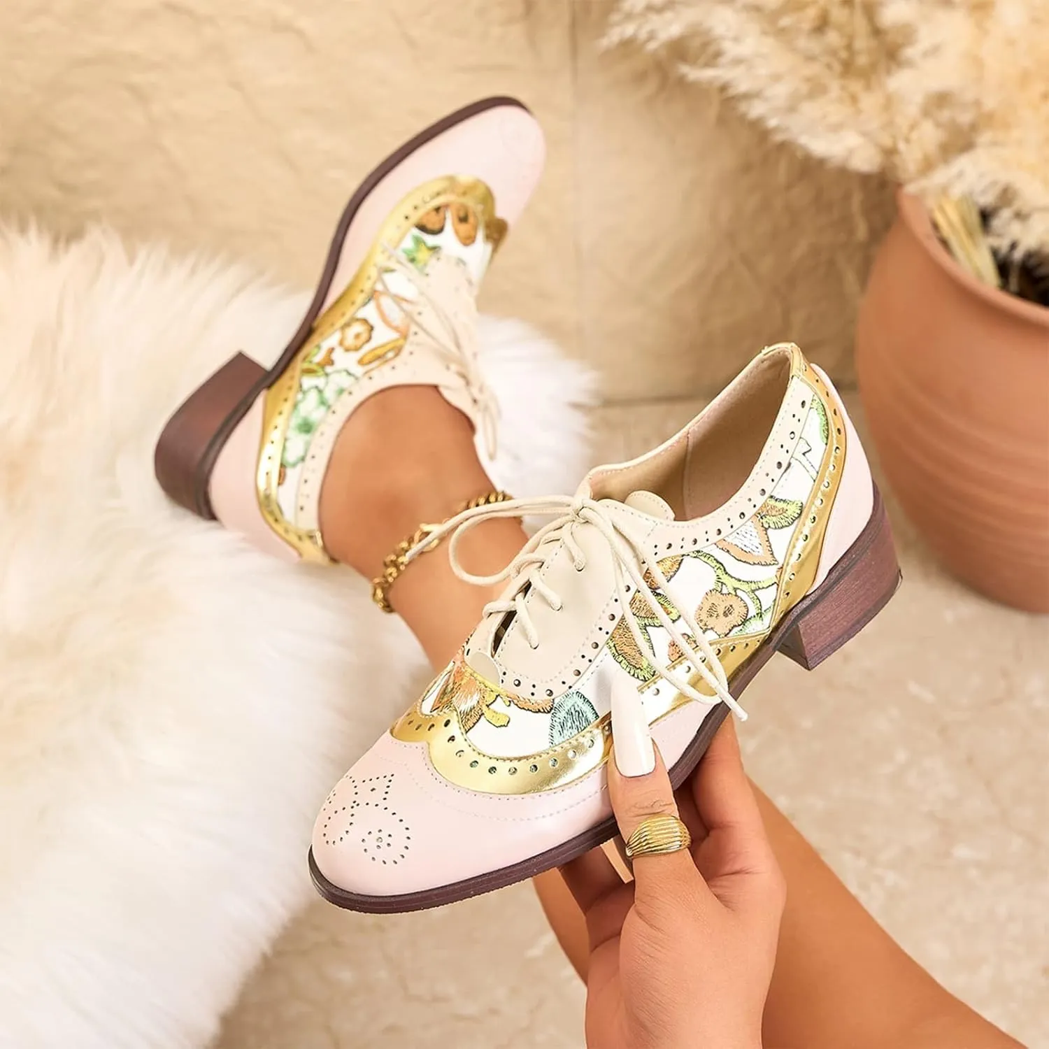 Women's Vintage Wingtip Lace-Up Oxford Shoes Floral Embroidered Leather Brogues Low Heel Retro Saddle Shoes