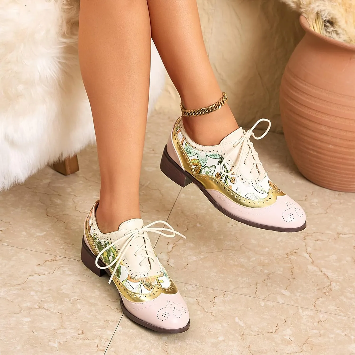 Women's Vintage Wingtip Lace-Up Oxford Shoes Floral Embroidered Leather Brogues Low Heel Retro Saddle Shoes